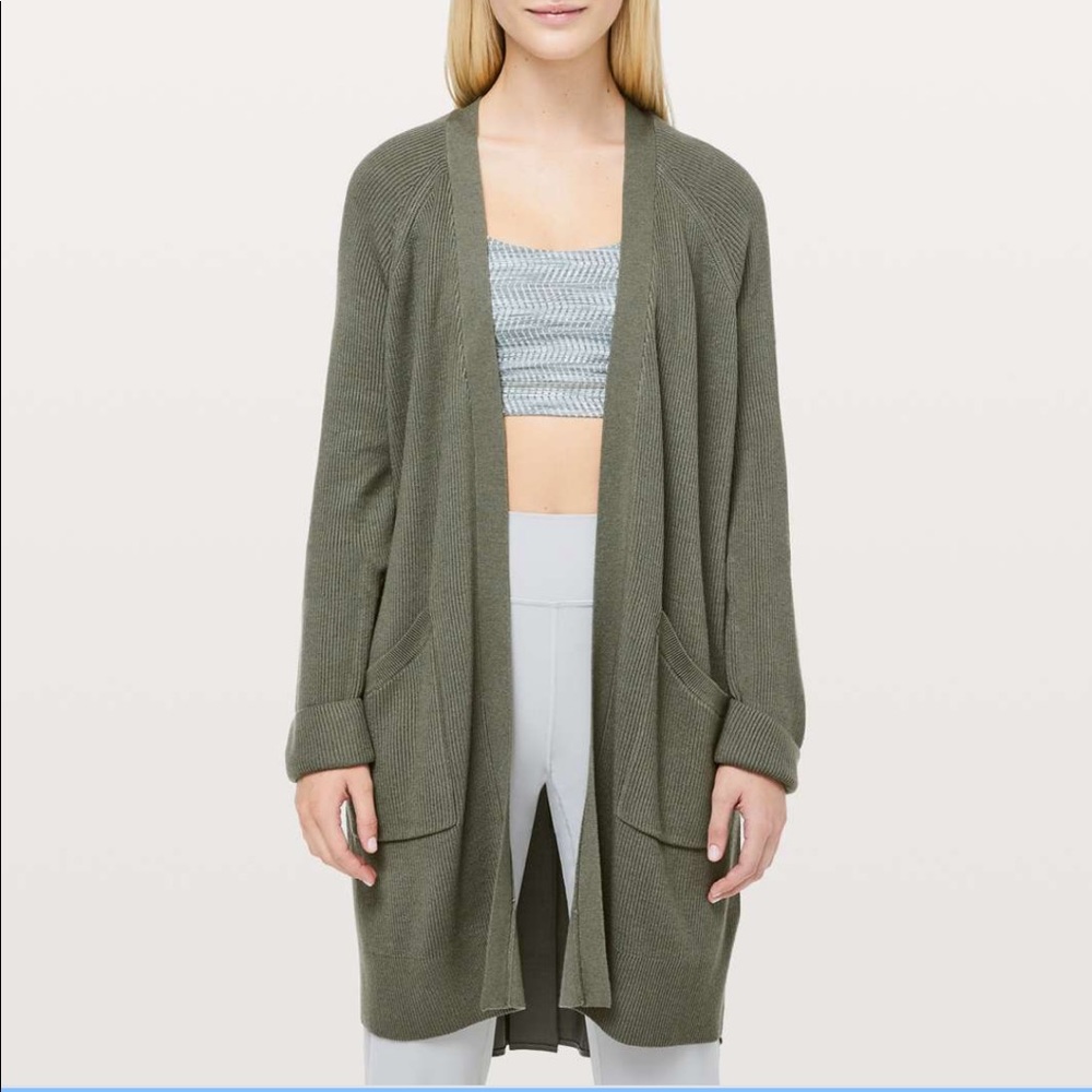 Lululemon still at ease wrap size 4